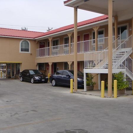Eagle Pass Inn Екстер'єр фото