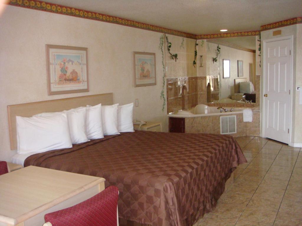 Eagle Pass Inn Екстер'єр фото