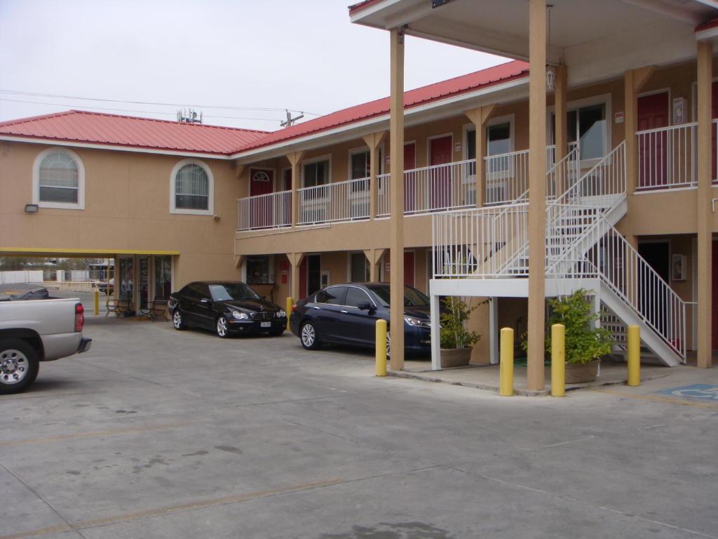 Eagle Pass Inn Екстер'єр фото